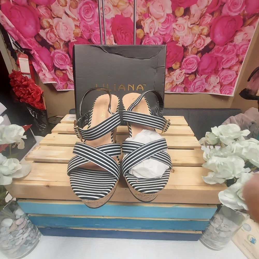 Liliana NWT Emilia 2 Black Size 10 Striped Wedge Sandal